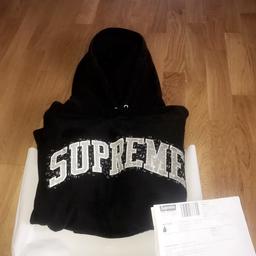 Säljer en supreme hoodie Size L (sitter som M) har kvitto samt påse
Cond 9/10 inte mycket använd!
Bin 2000
Bud 1500 vill helst ha pengar men kan tradea oxå☺️