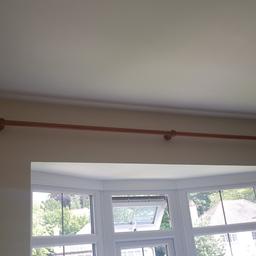 Wooden curtain rail in light brown colour with all bits including 22 curtain rings and end accessories. Length is 2.4 m and it can be shorten.

Pick from Cr2.