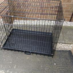 Substantial sized cage in used but good condition.
Size set up is 36 L X 25 W X 27 H
Size folded in inches, 37L X 25W X 4D
Crate has end door, and side door, removable tray for washing and carry handle.
Collect or Can deliver locally in Doncaster area for £28 including fuel