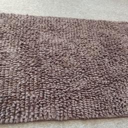 lovely brown rug, 5ft X 3ft.
Very good condition