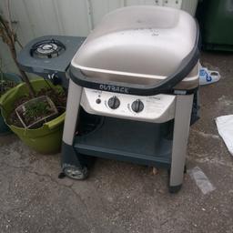 out back BBQ in good condition comes with all the fixings and pipes for gas bottles