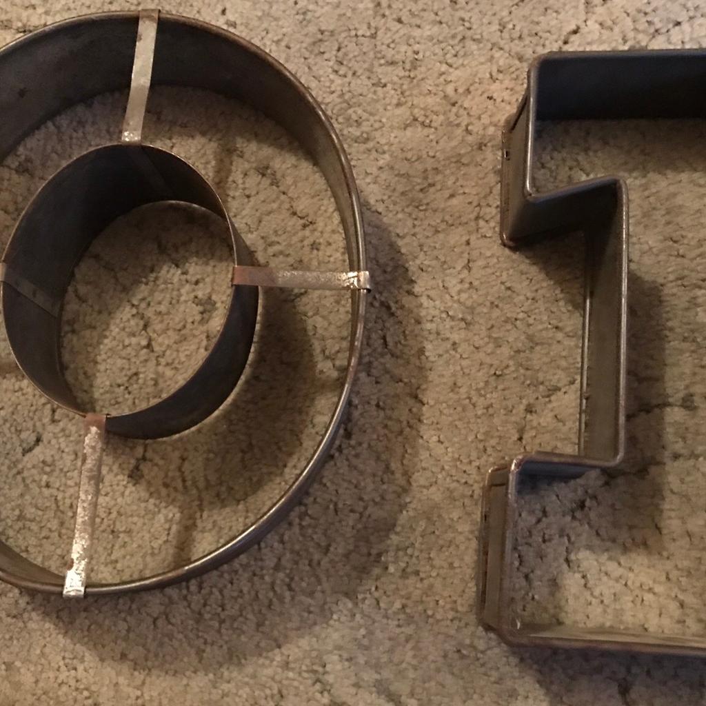 Large metal number cake tins in B27 Birmingham für £ 20,00 zum Verkauf