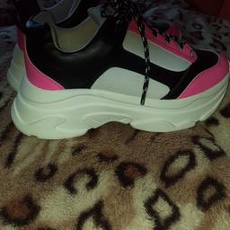 White &pink platform trainers from Schuh shop
Excellent condition (see the photo please)
worn only once
size 6