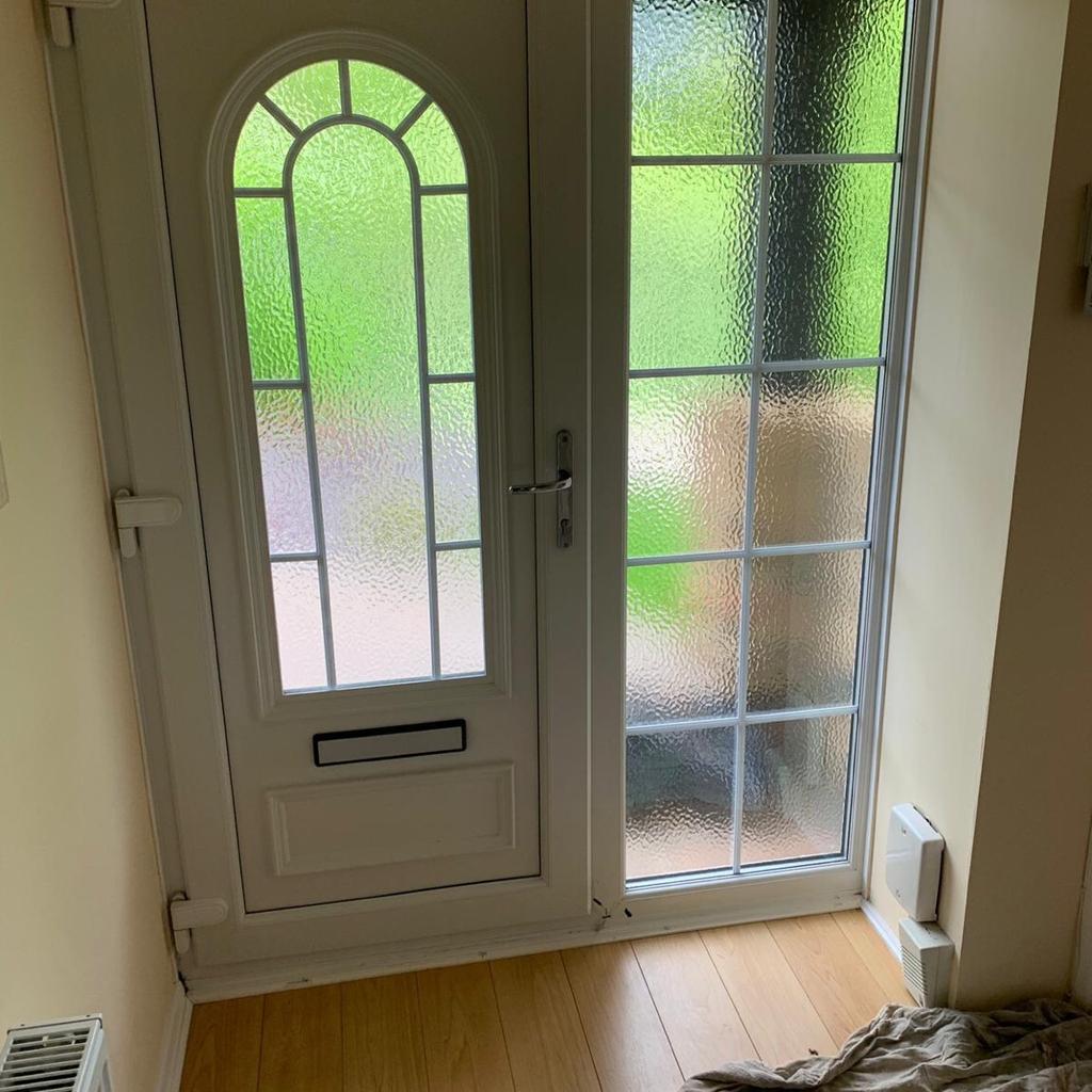 Upvc front door and side light in KT13 Spelthorne for £100.00 for sale
