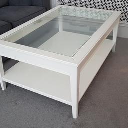 we are selling a white coffee table in good condition but with a few marks
118 cm x 78 cm
To pick up only NO DELIVERY