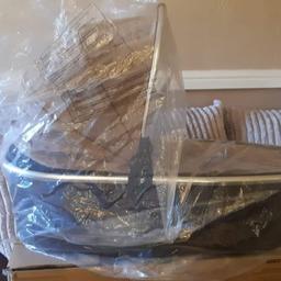 mama papas urbo 2 carrycot beige colour still like new only used for 1day can deliver if local 