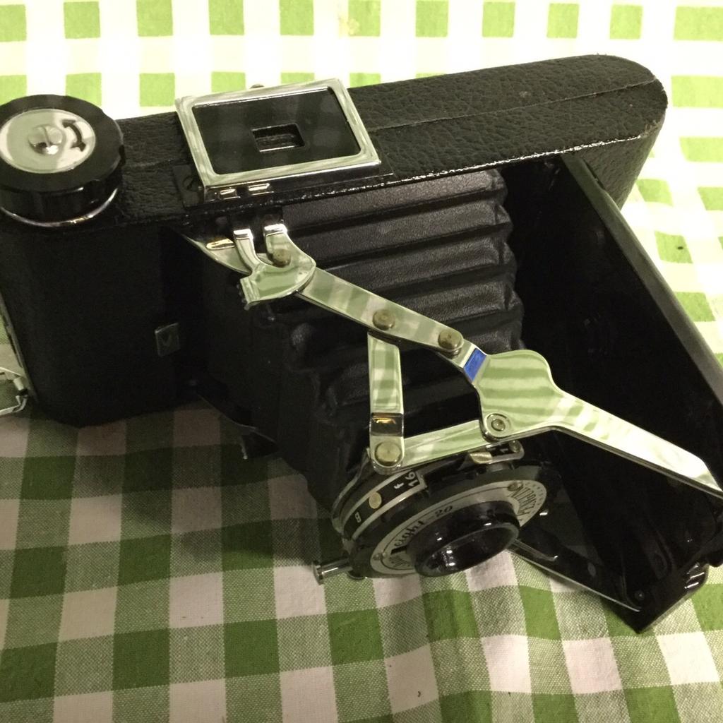 King Penguin made in England Back opens for roll of film in very good condition for age