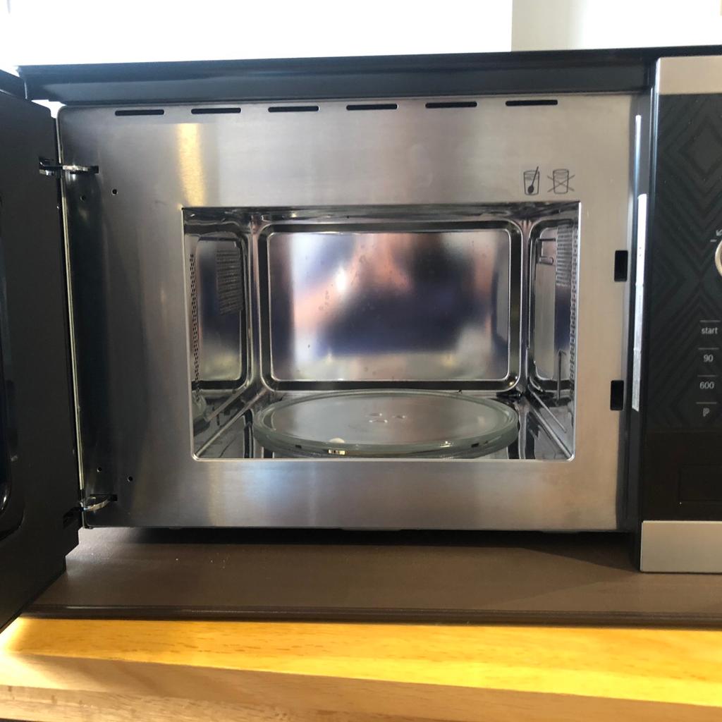 Bosch Integrated Microwave Ex Condition in London für 150,00 £ zum