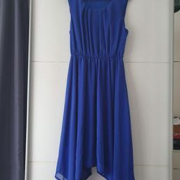 biete hier ein hübsches blaues knielanges Kleid in Größe L. wurde nur einmal auf einer Hochzeit getragen. wie neu!

Versand und PayPal möglich