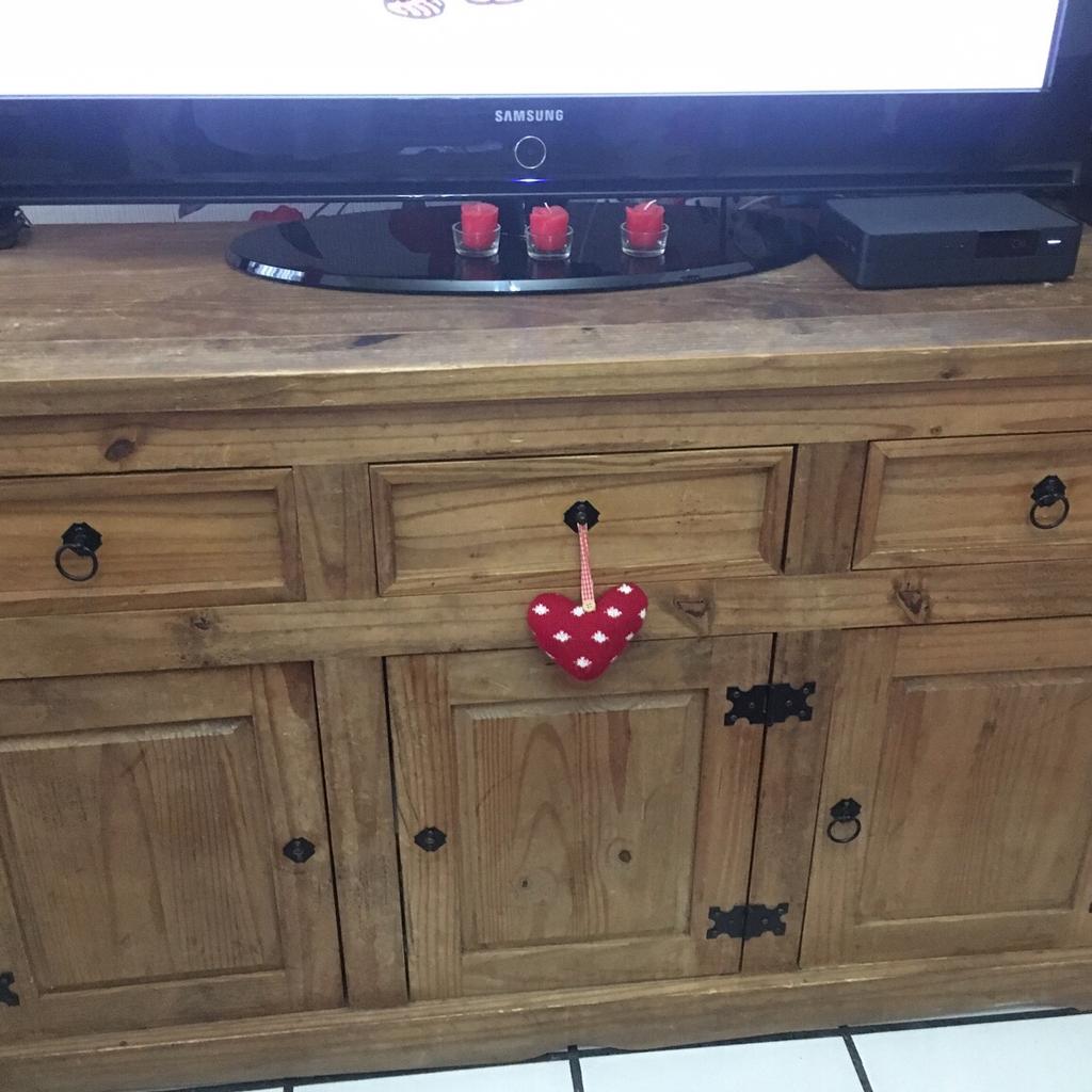 Corona solid wood sideboard in B10 Birmingham für £ 50,00 zum Verkauf