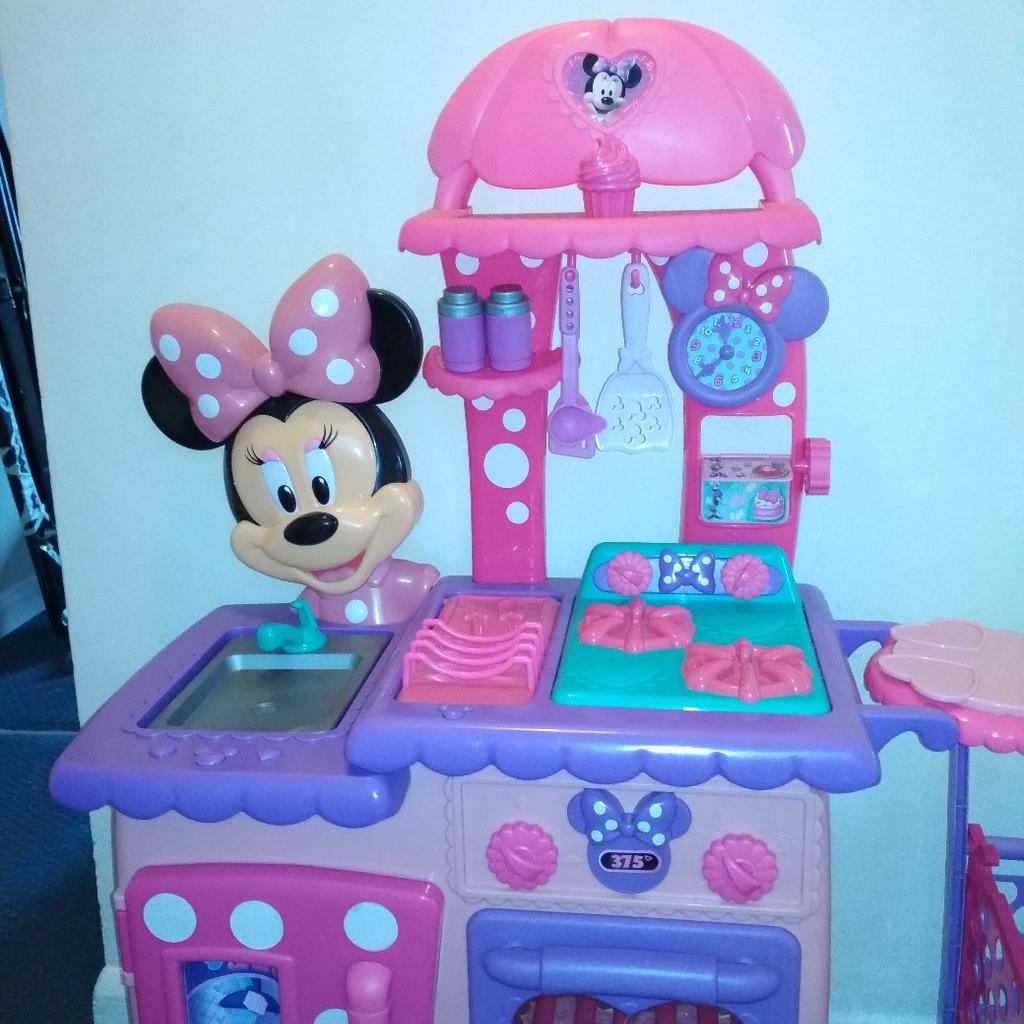 Disney Minnie Mouse Flipping Fun Kitchen