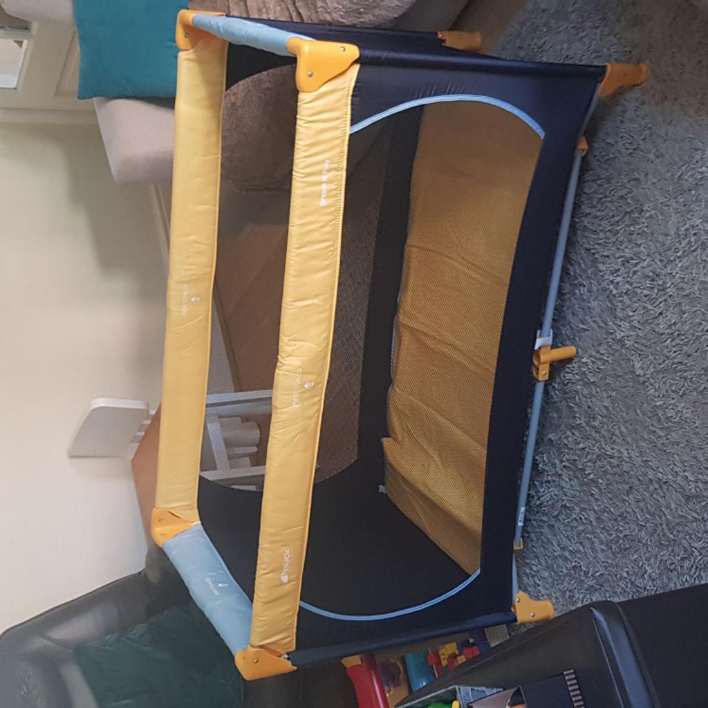 Hauck Dream n Play Travel Cot (RRP £37.95) in L25 Liverpool für £ 15,00