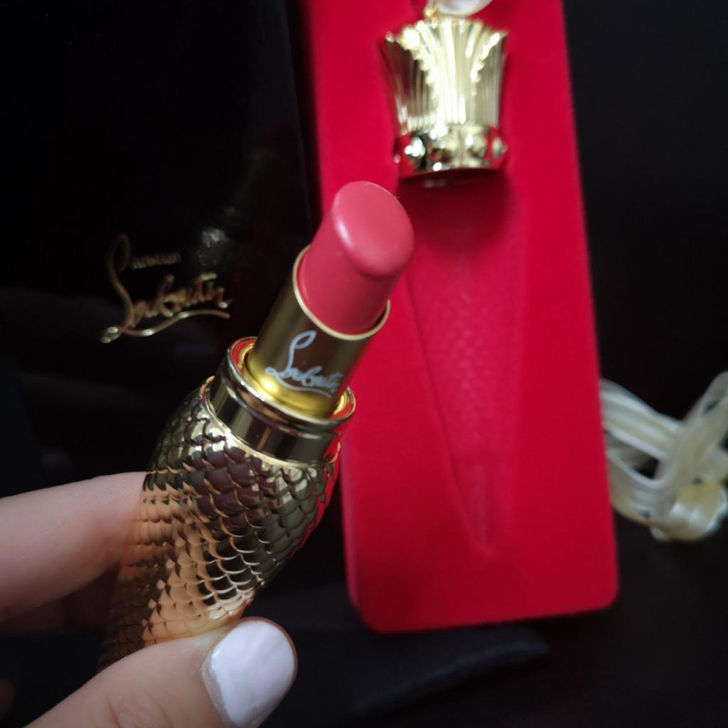 Christian louboutin discount lipstick tres bea