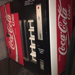 Getränkeautomat
Kühlung funktioniert leider nicht
€-Münzzähler vorhanden
Preis VHb