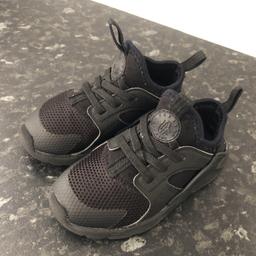 Used but good condition, black infant Nike hurache 8.5