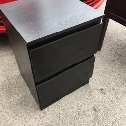 an ikea malm bedside cabinet in good condition.
Dimensions are 40cm wide x 40cm deep x 55cms high
Only £15 Collection from NN1 Northampton or delivery can be arranged, message me for a quote.
Any questions please ask