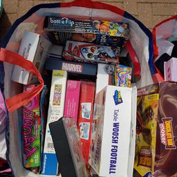 MIXED BAG OF GAMES 
IMCLUDING 
CRYSTAL LAB
BEADIES
AVENGERS GAME 
PLANES ART SET
LOOM BANDS
FOOTBALL GAME
AVENGERS BOOKS
FEW MORE BITS BEEN ADDED.
OOS VANGE BASILDON
£15 WHOLE BAG.