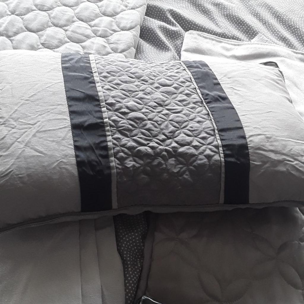 next single duvet cover curtains and cushion in SK16 Tameside for £25.