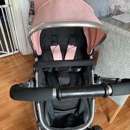 Comes with
*cosy toes
*apron for carrycot
*raincover for car seat and one for main pram
*instructions
*matching change bag

Can be parent facing and world facing
Extendable hood
Large basket for shopping

Scratches to frame nothing deep just from getting out of the car etc 

£125 Ono 