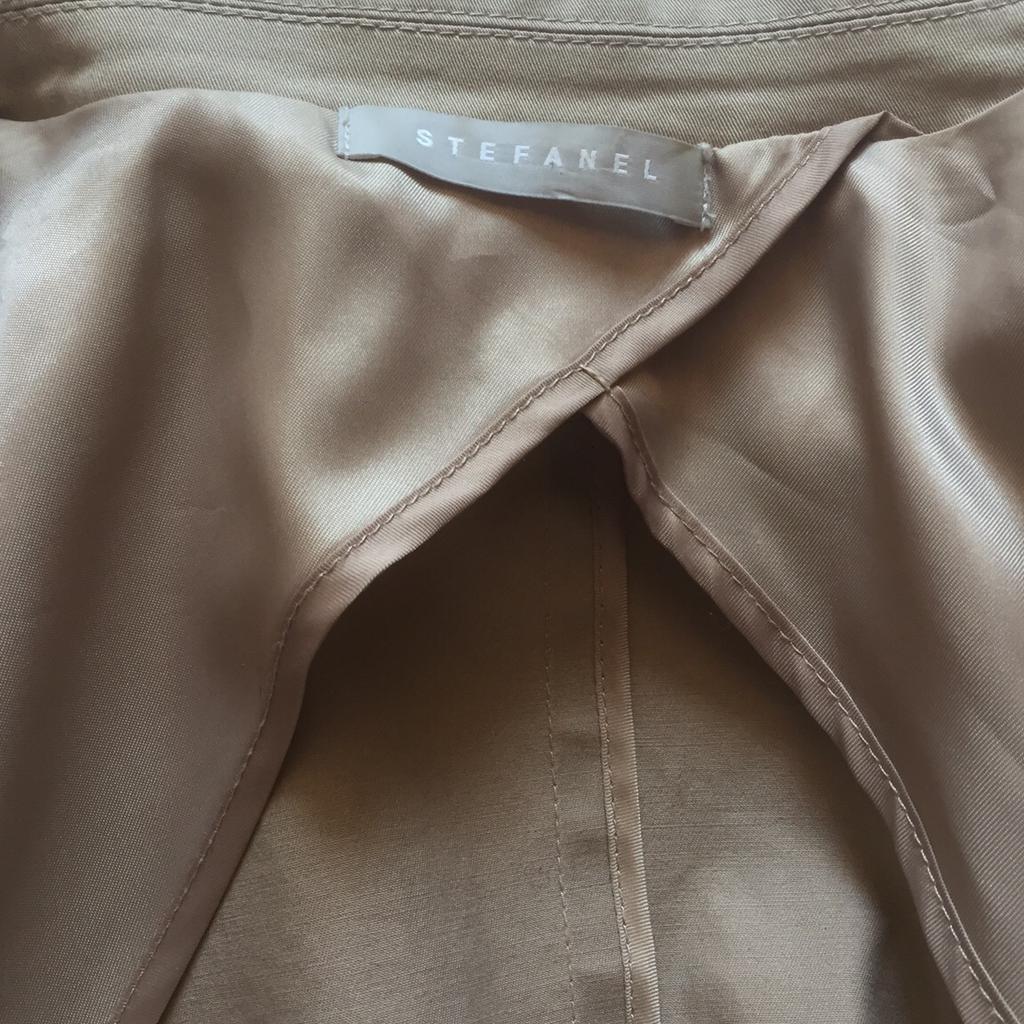 Giacca in cotone di Stefanel, indossata pochissimo, taglia 42. Ottime condizioni!