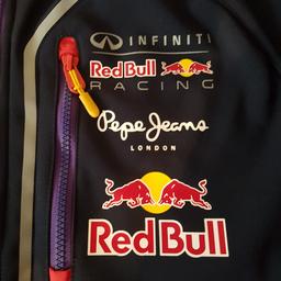 neuwertige Original Jacke von Red Bull Infiniti
 Soft Shell abzugeben