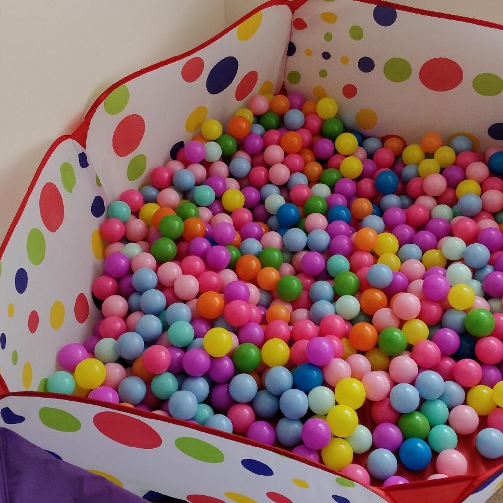 ball pit with 500+ balls in WA7 Runcorn for £18.00 for sale Shpock