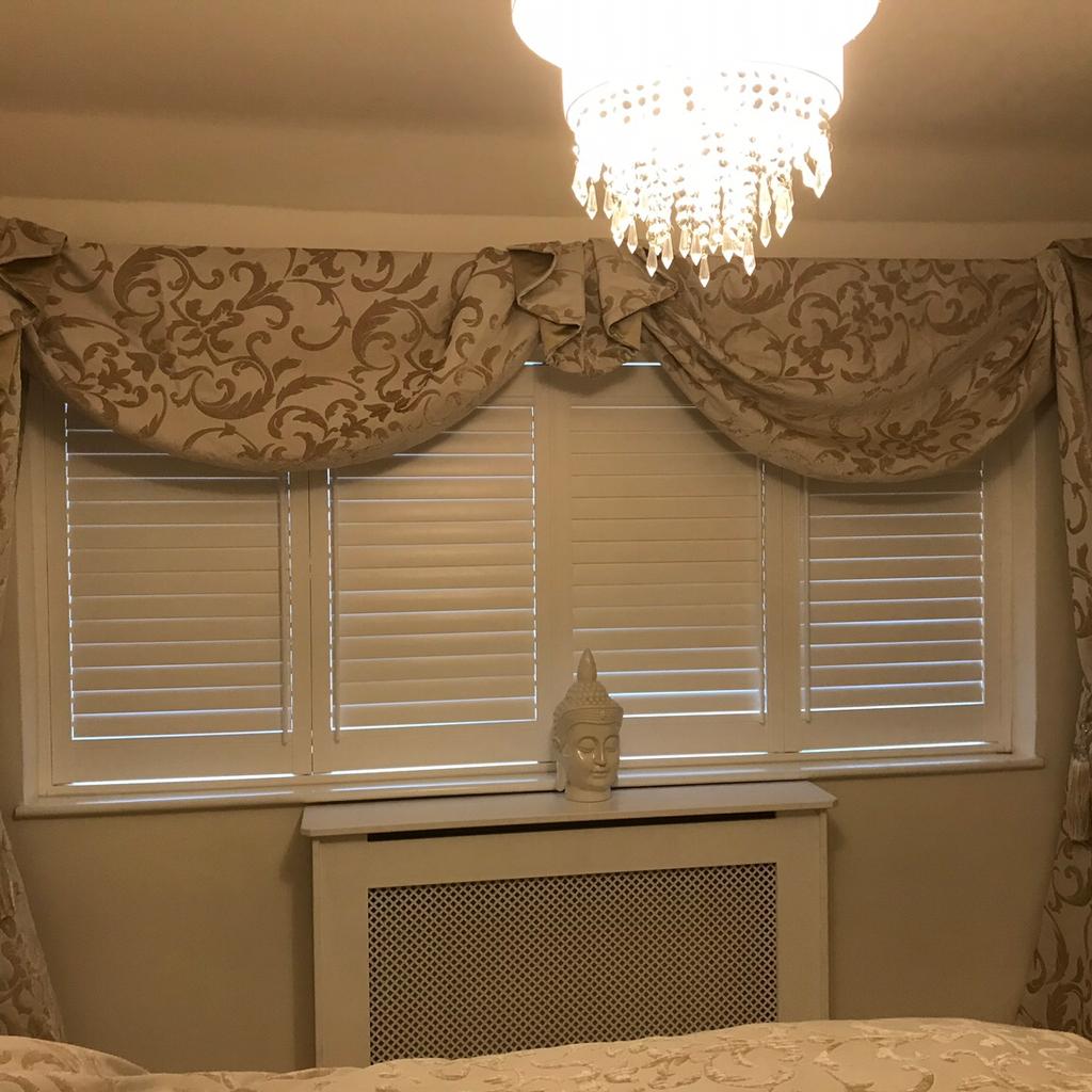 Dunelm Curtains with Swags & Tails in B37 Solihull für 100,00 £ zum