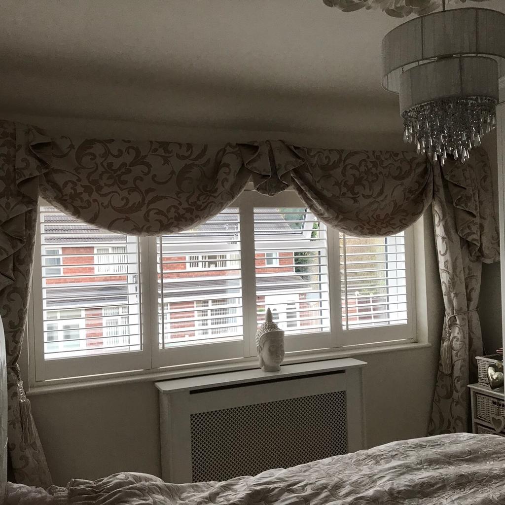 Dunelm Curtains with Swags & Tails in B37 Solihull für 100,00 £ zum