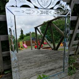 Champagne Silver, decorative reflective frame 74cmx55cmx2cm. Suitable for wall hanging or free standing. Makes a beautiful addition to any home.
Only small chip in bottom right corner of frame, clean mirror glass, good condition overall.
Prefer pick up but will deliver if cost us covered.