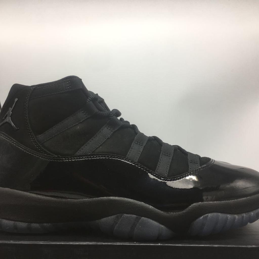 Stockx jordan 11 on sale cap and gown