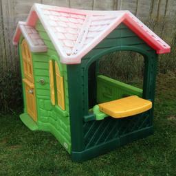 Used condition little tykes garden plastic play house. Comes apart for transportation. Any questions please ask thanks