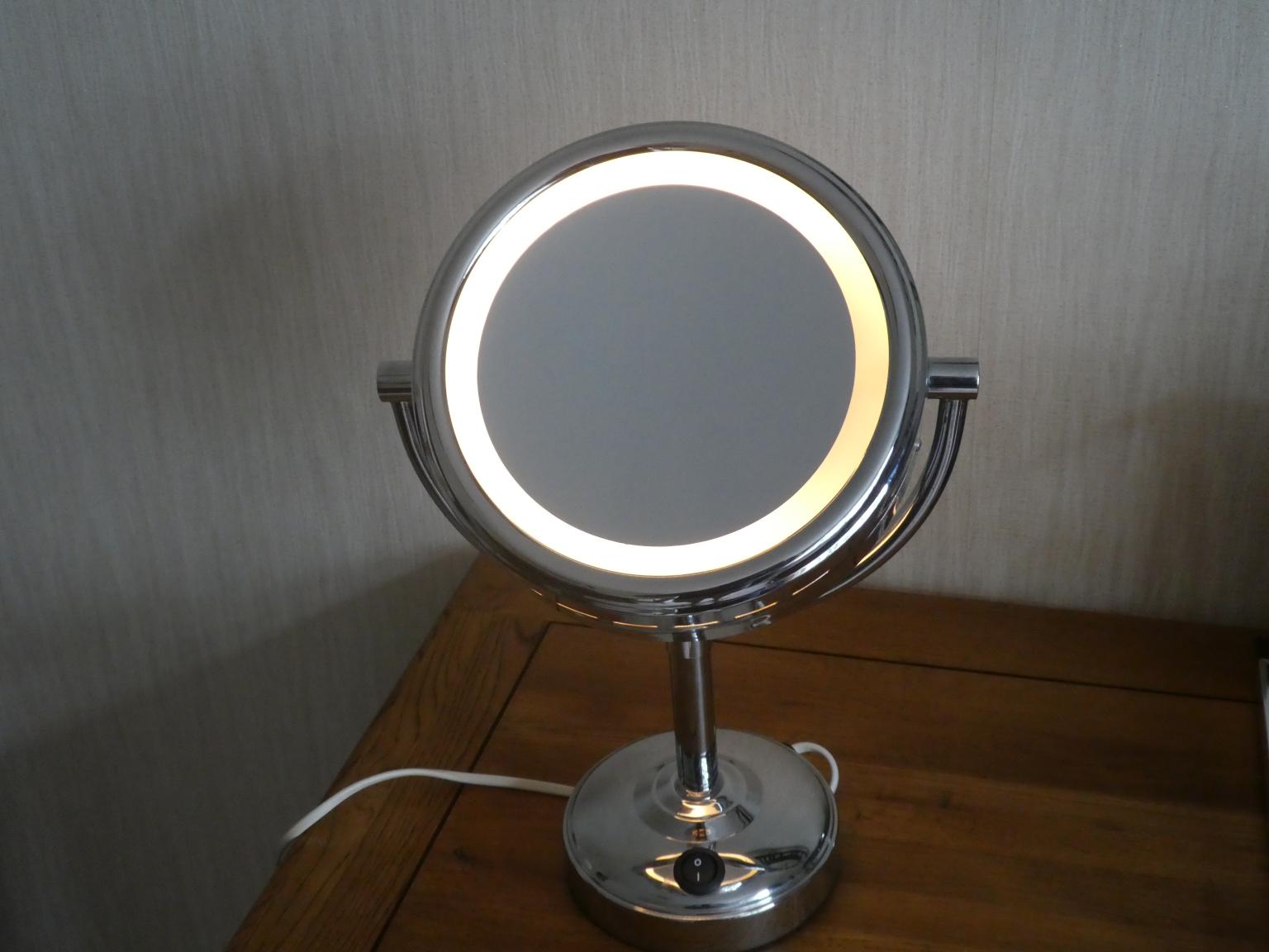 BOOTS No. 7 ILLUMINATED MAKE UP MIRROR in BD7 Bradford for £11.00 for