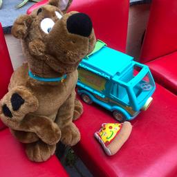 Selection of toys Scooby do is electronic talks and interacts with pizza lice