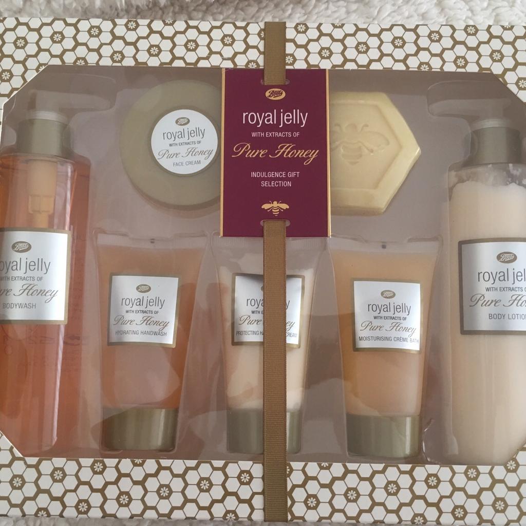 Brand New Large Boots Royal Jelly Gift Set in L24 Liverpool for £7.50