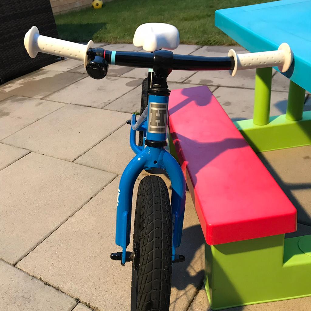 Hoy Napier Balance Bike in RG12 Bracknell for 50.00 for sale Shpock