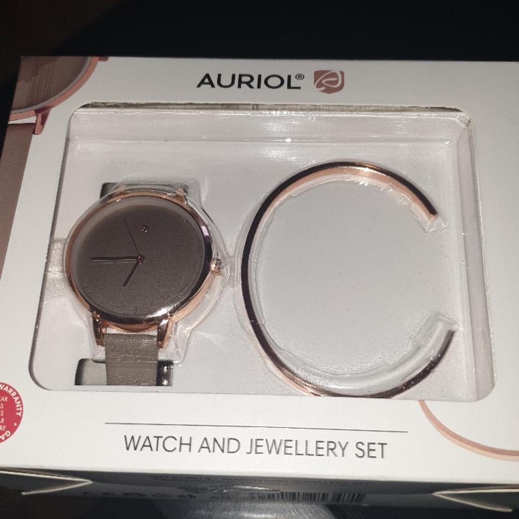 Auriol watch and jewellery set in HA4 London für 8,00 £ zum Verkauf