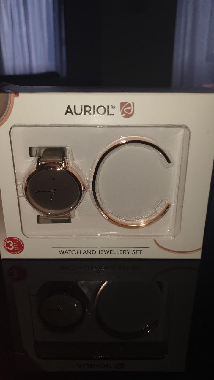 Auriol watch and jewellery set in HA4 London für 8,00 £ zum Verkauf