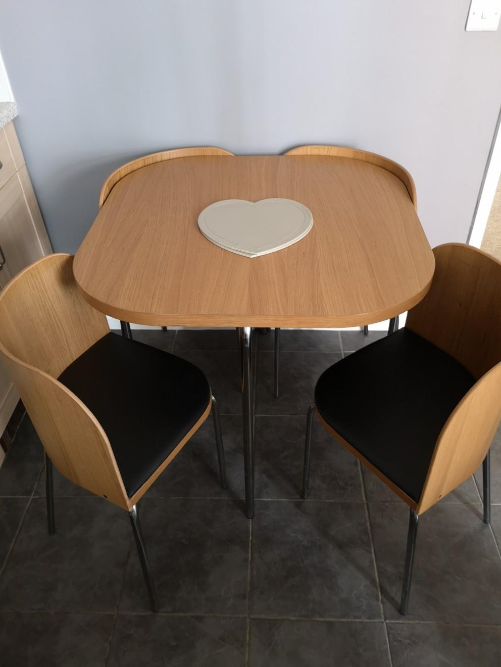 Ikea Space Saver Table And Chairs In Barnsley F R 90 00 Zum Verkauf   5d2cbc9f1afe9b5211f0f80f