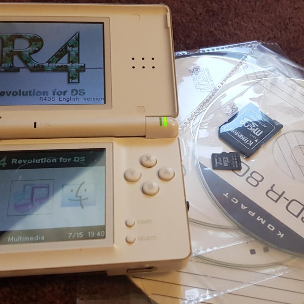 R4 CARD NDS NDSi + 4Gb cards + 5 CD'S in CV12 Bedworth for £25.00 for