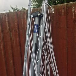 Rotary clothes line, excellent condition.