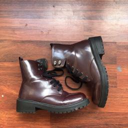UK Size 5.5 girls boots worn but in good condition