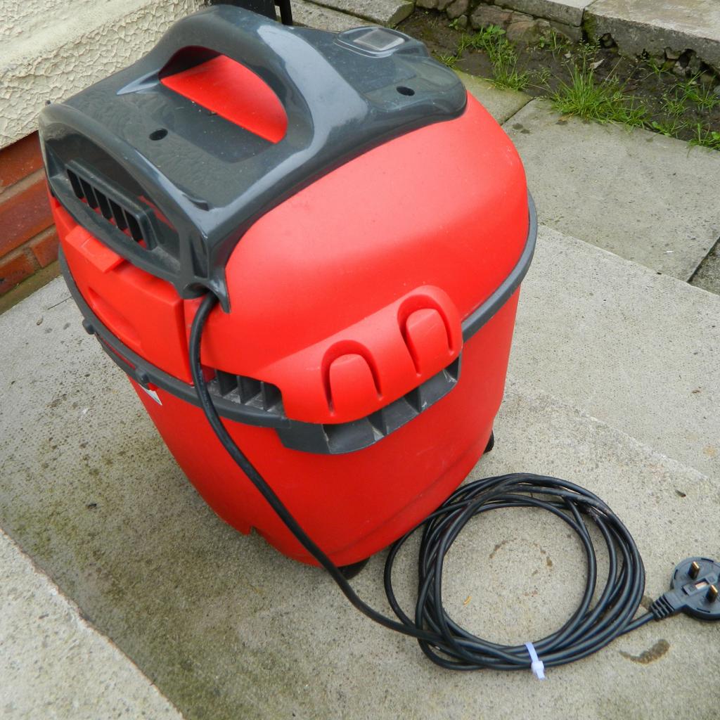 Goblin Multisystem Wet.n.Dry Vacuum Cleaner. in CH5 Queensferry für 25