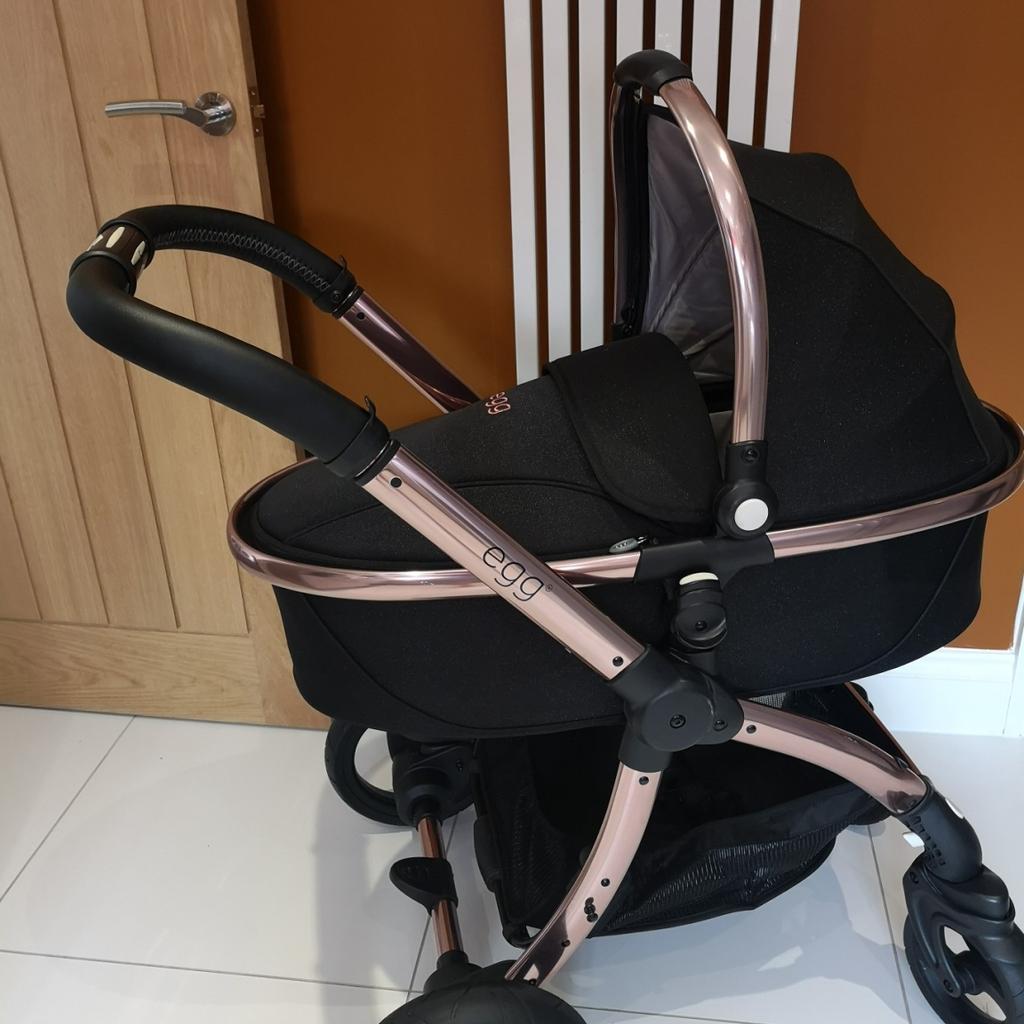 Black and rose shop gold egg pram