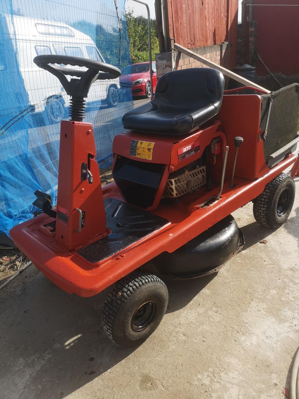 Mtd Pinto Ride On Mower With Rear Grass Box in CF81 Bargoed for