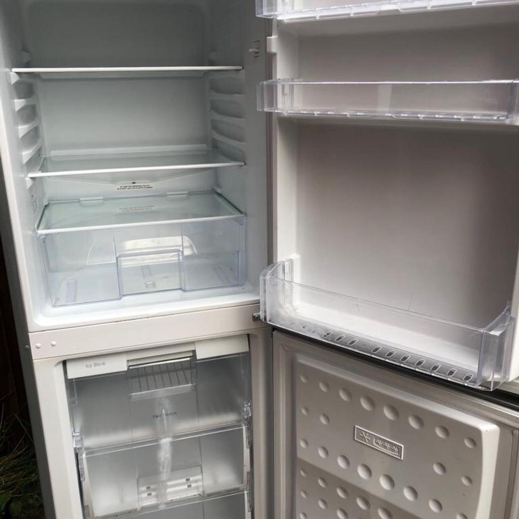 Small Frost Free Fridge Freezer in Chester für £ 50 00 zum Verkauf