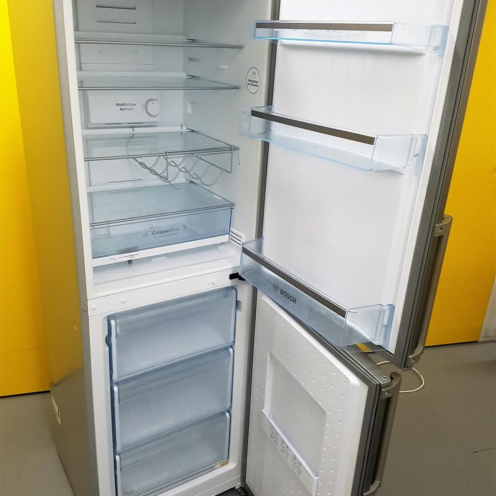 Bosch Exxcel Frost Free Fridge Freezer in TW8 London for £110.00 for