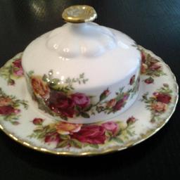 Fabulous butter dish and plate 16cm w x 9.5cm h.