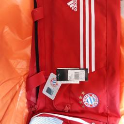 neue originale adidas FC Bayern München  Sporttasche mit Etikett

Festpreis 10 € kein Versand