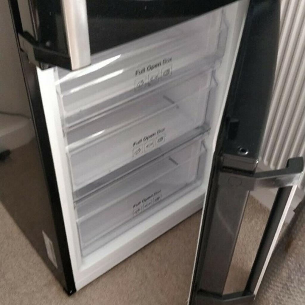 SAMSUNG Fridge Freezer (with 4.5L Dispenser) in TW13 London für £ 270