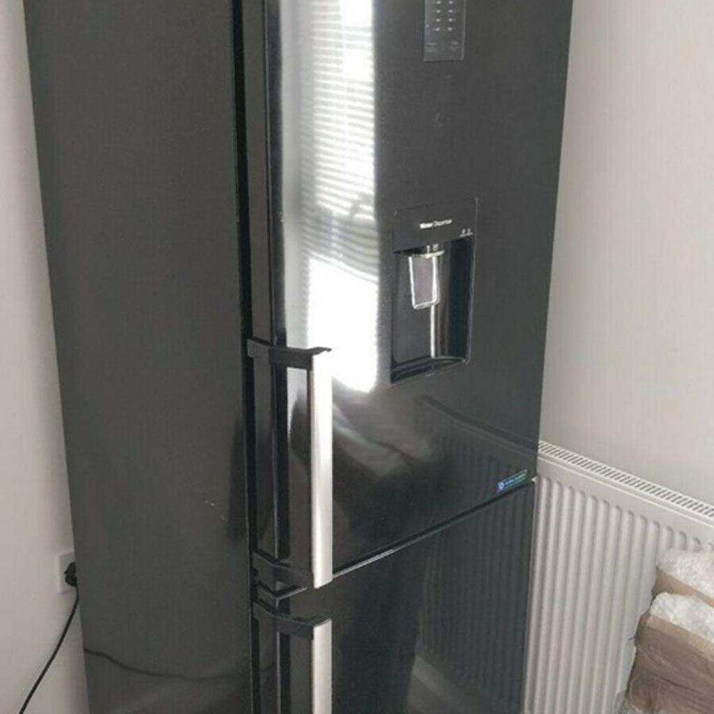SAMSUNG Fridge Freezer (with 4.5L Dispenser) in TW13 London für £ 270